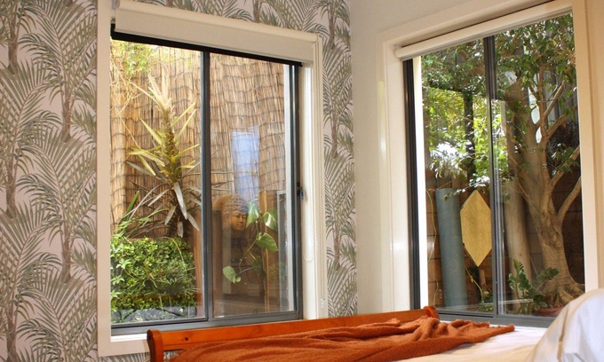 Bar Beach Apartment | Hideaway apartment in bustling beachside suburb, short walk to city attractions