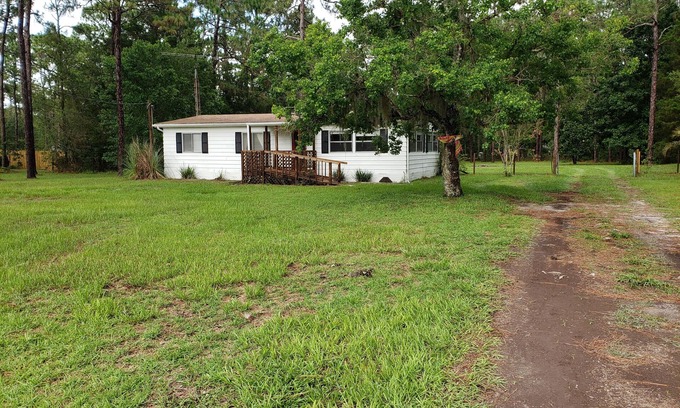Homosassa House | Hideaway in the Pines