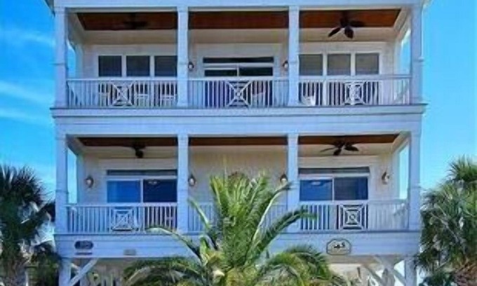 Inlet Harbour House | High Cotton, 6 Bedroom, 8 Bath, Sleeps 22, Private Pool and Floating Dock!