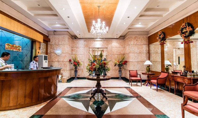 Salcedo Village Apartment | High End Big 2BR Free Parking/Fiber WiFi