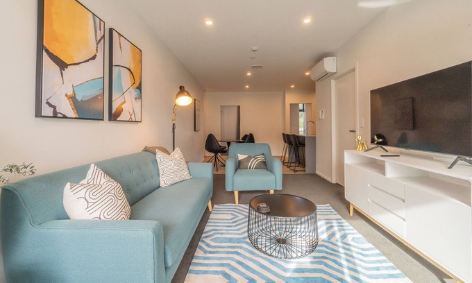 Epsom Apartment | High End Centrally located apartment with carpark