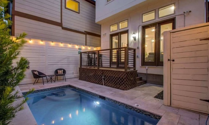 Washington Ave./ Memorial Park House | High End In The Center - Mins to Downtown w Pool