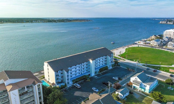 Ocean City Condo | High End Updates, Open Bay Views, Bayfront pool, 3 blocks to beach/boardwalk!