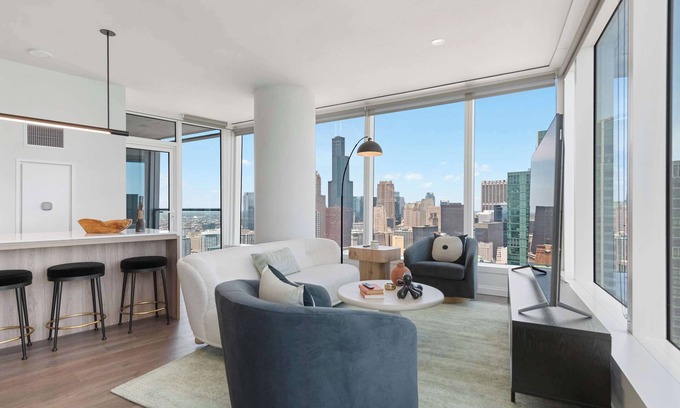 The Loop Apartment | High-Floor 2BRs: 2 Units, Elite Amenities