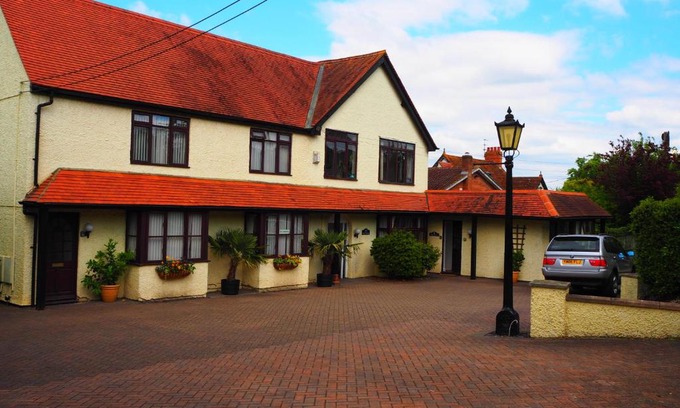 Botley House | High Hedges Guest House