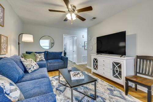 High Point House | High Point Townhome with Patio, 1 Mi to Main Street!