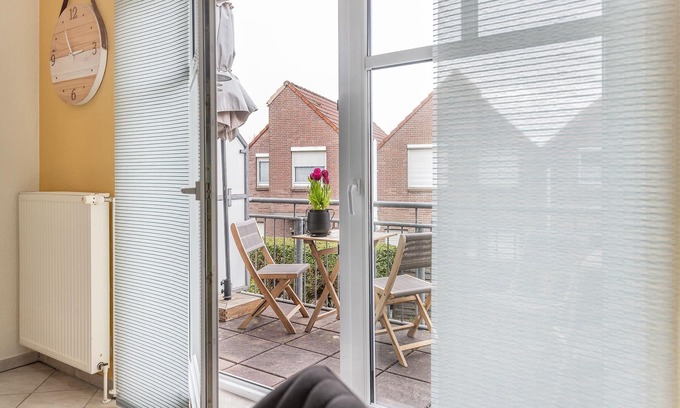 Carolinensiel Apartment | High-quality and bright: The upstairs apartment offers the fine and sat