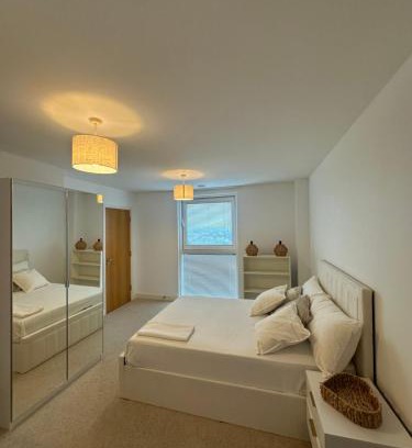 London City Centre House | High Rise En-suite Room With Gym And Free Parking in Royal Docks Excel E16 London