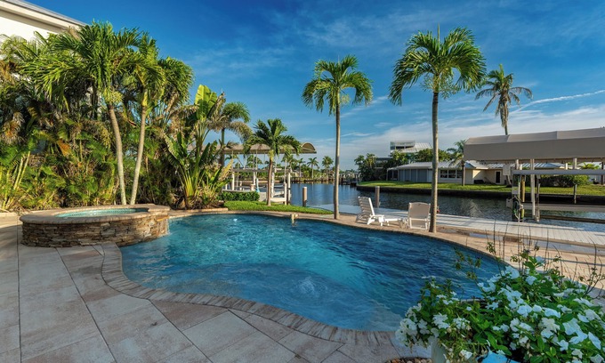 South Island House | 🌊🌴High Tide Hideaway | Canal-Front | Private Pool | Tiki Hut | Pet Friendly🐾