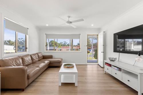 Sanctuary Point House | High Tide - Pet Friendly with Fire Pit