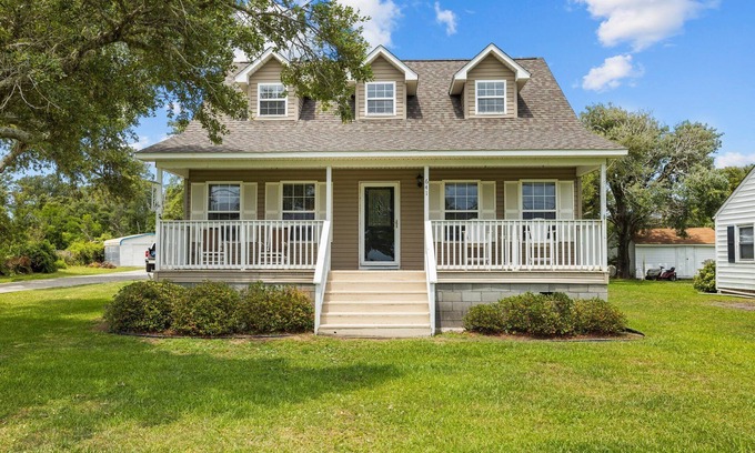 Harkers Island House | High Tider-Pet Friendly Home in Harkers Island, NC