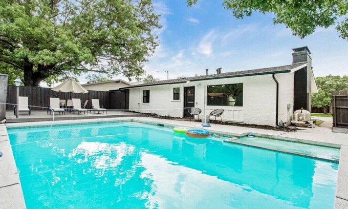 Northwest Dallas House | High Vista · Cozy and Stylish Boho Home with Pool and Hot Tub