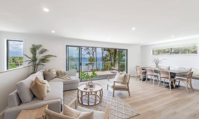 Nords Wharf House | Highland on the Lake An Idyllic Poolside Oasis