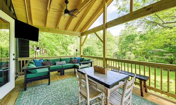 Highlands Cabin | Highlands Cabin on Buck Creek ~ 8 Mi to Town!