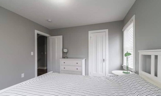 Cleveland Heights House | Highly refined and fully remodeled heights home