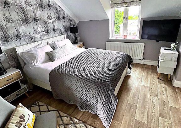 Bweeng House | HighTree House