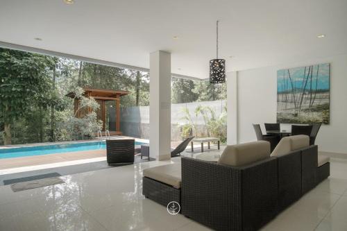 Bandung Villa | Hikari Hill View Villa 7 bedrooms with a private swimming pool and Billiard