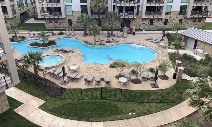 Horseshoe Bay Condo | Hill country corner condo at The Waters - central AC, lake views & Pool