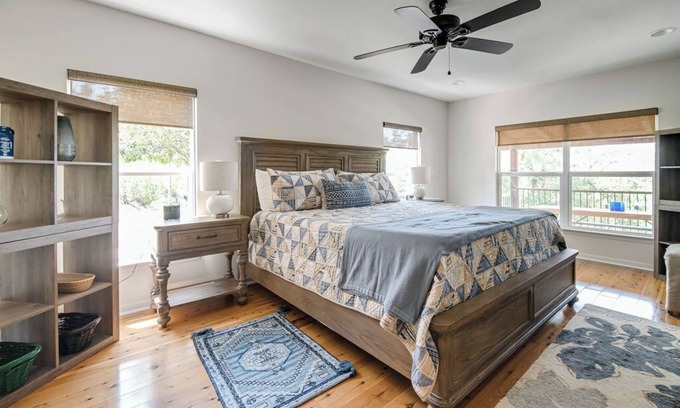 Fredericksburg House | Hill Country Retreat Near Luckenbach & 290 Wine Trail