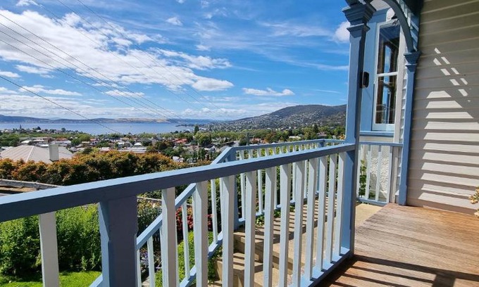West Hobart House | Hill House Hobart - Charming home, stunning views close to city
