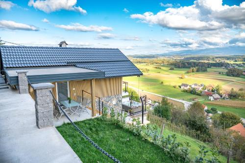 Novo Mesto House | Hill Stars House