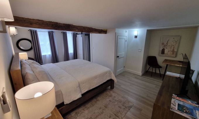 St. George's Hotel | Hillcrest Boutique Hotel, Main Villa Ground Floor Deluxe King