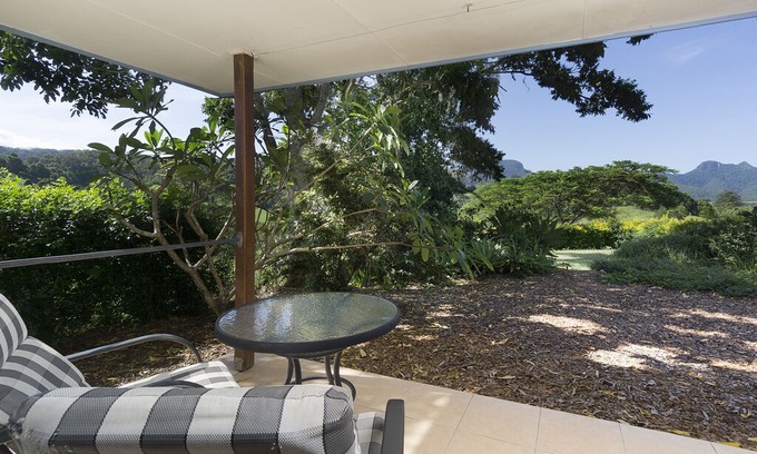 Upper Crystal Creek Cottage | Hillcrest Mountain View Retreat