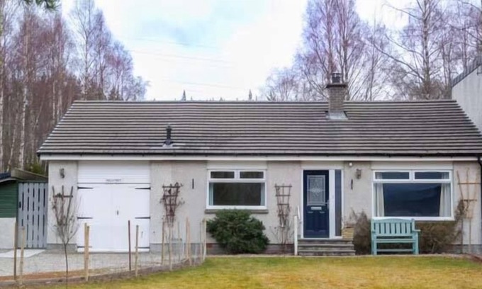 Kingussie House | HILLFOOT, family friendly, with a garden in Insh
