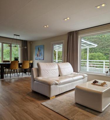 Arna House | Hillfront 60 Rooms