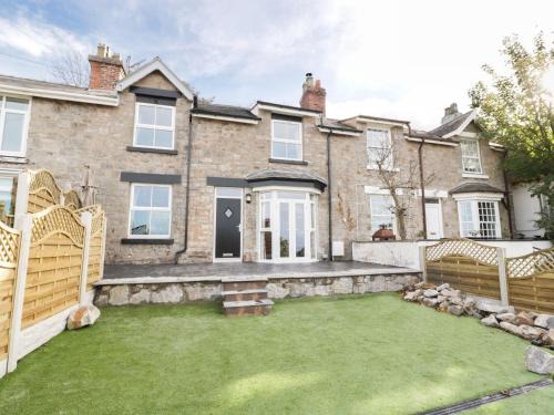 Prestatyn House | Hillside Cottage