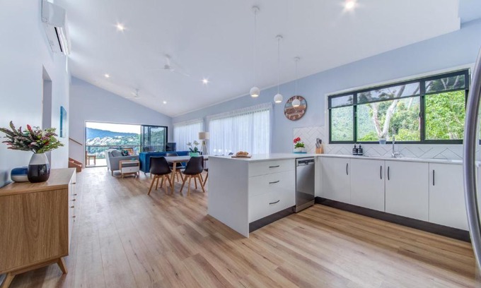 Airlie Beach House | Hillside Haven - Airlie Beach