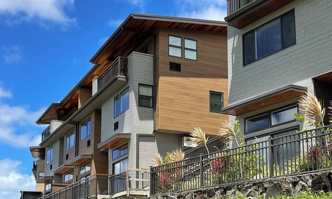 Moanalua House | HILLSIDE PERFECTION: MODERN HOME "A", OVERLOOKING GOLF COURSE, CLEAN-NEW!