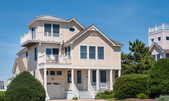 Corolla House | Hilltop Haven: Amazing Views, Private Pool, Spa