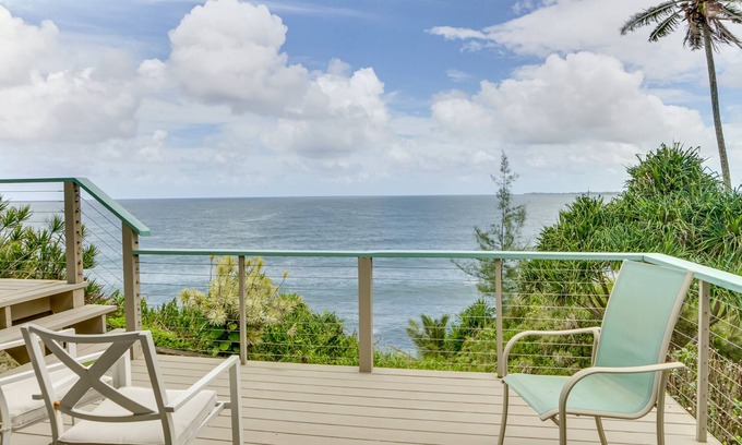 Hilo House | Hilo Home w/Private Deck + Stunning Ocean Views!