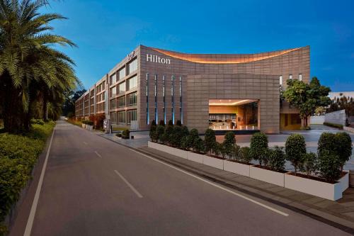Embassy Golf Links Business Park Hotel | Hilton Bangalore Embassy GolfLinks