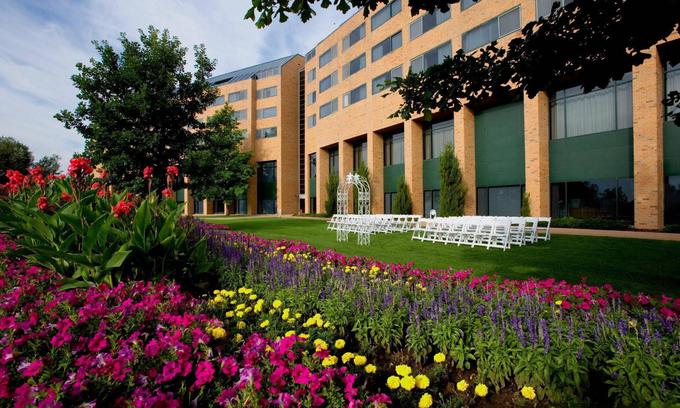 Englewood Hotel | Hilton Denver Inverness