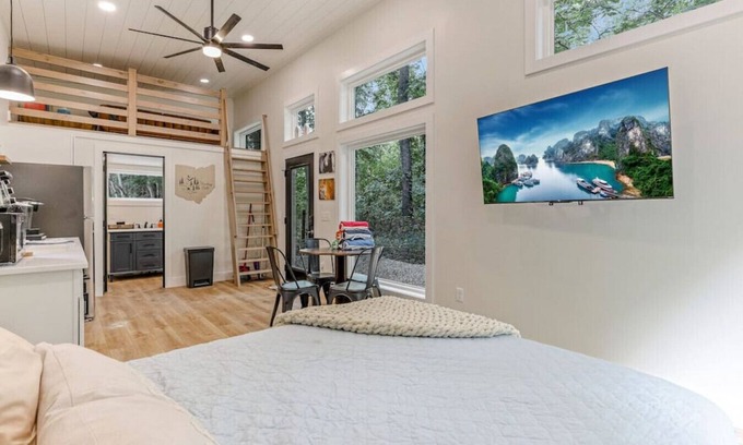 Logan Cabin | Hiltop Haven: The Nook