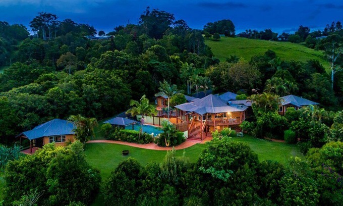 Newrybar House | Hinter Lodge - (With Ocean Views)