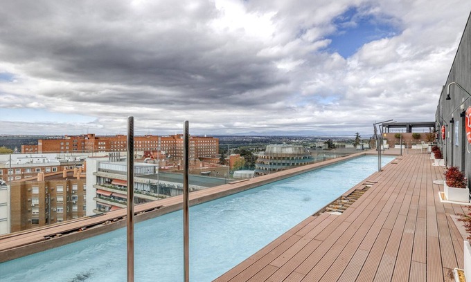 Vallehermoso Apartment | Hip Vallehermoso 2BR w/ Gym & Pool nr Ciudad Universitaria, by Blueground