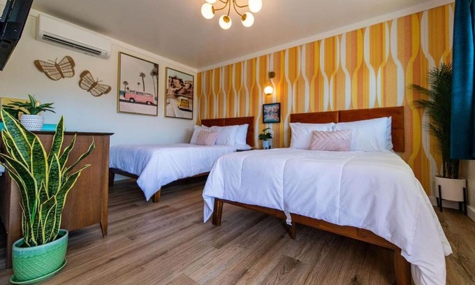 Trenton Hotel | Hippie Room At The Groovy Nomad Motel
