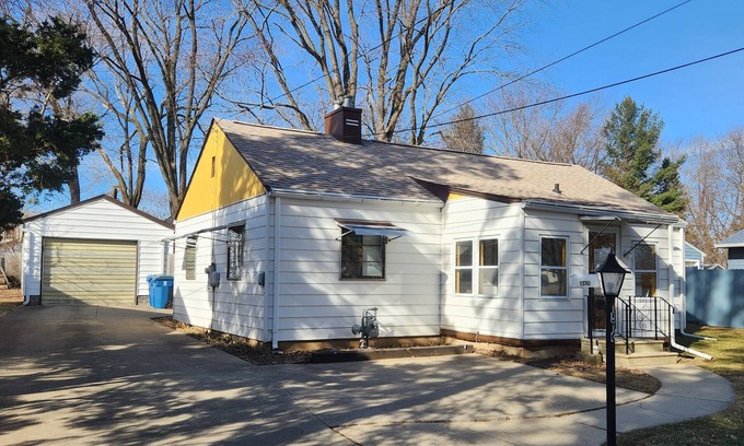 Mendota House | Historic 1950's Gunnison Home on Guiles. 3BR, 1BA, Fenced in back yard.