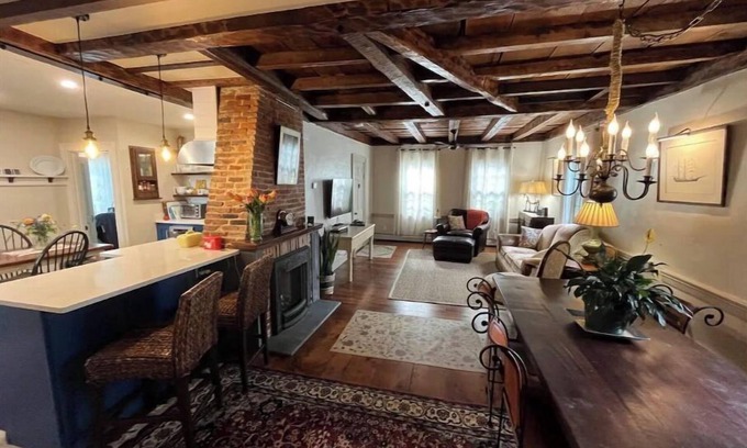 Bristol Apartment | Historic Apartment in Bristol R.I.
