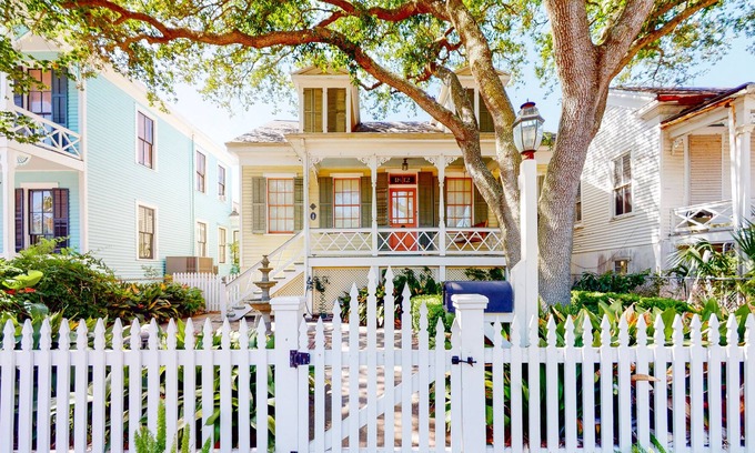 San Jacinto House | Historic Charm Paired w/ Modern Updates - East End Gem Near Beach & Pier