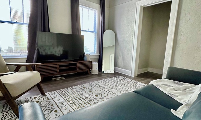Urban Core Apartment | Historic & Cozy 2BR w/TVs, Kitchen & Laundry