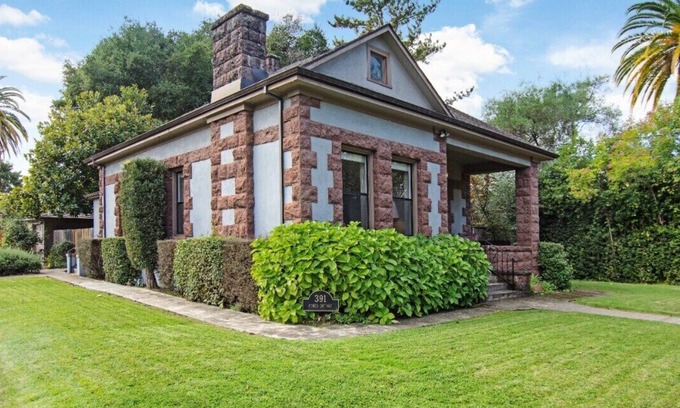Sonoma House | Historic Cuneo Cottage Downtown Sonoma