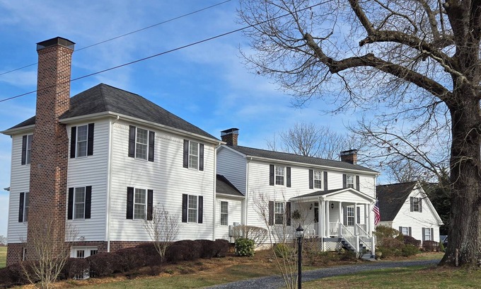 Andersonville House | Historic Farmhouse in the Dillwyn countryside. Not far from Farmville.