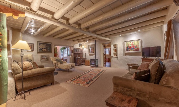 Taos House | Historic Home of Taos Artist -Peak Season Dates Available! Best Location