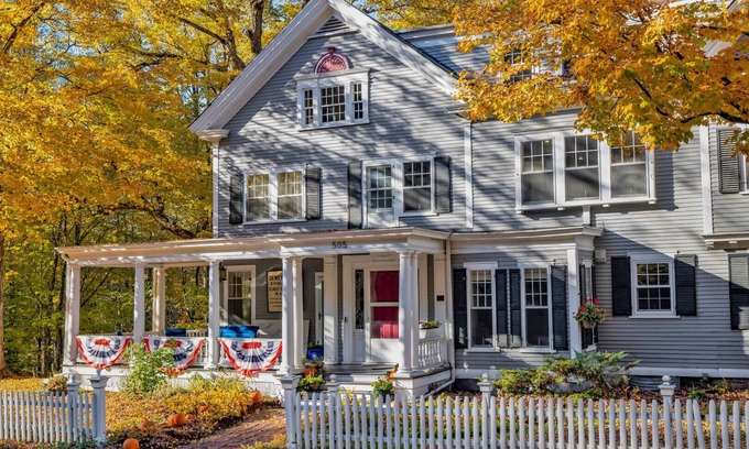 Quechee House | Historic Home on Dewey Pond - The Dewey House