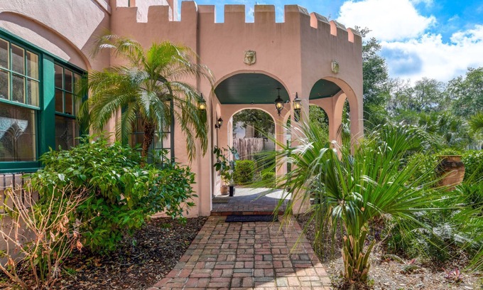 St. Augustine House | Historic Home, Perfect for Special Occasions, 3 Master Suites, Steps to Sites, $300 in Free Tickets!