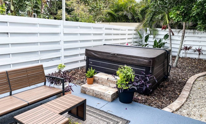 Sarasota House | Historic Home with Hot Tub, Steps from Lido Beach - Ringling Cottage